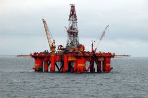 800px-Oil_platform_in_the_North_SeaPros